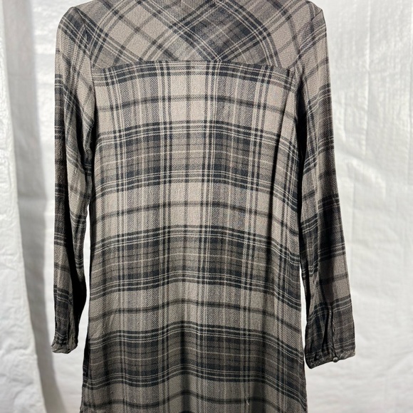 Plaid Button-Up Shirt with Floral Embroidery - Picture 3 of 3